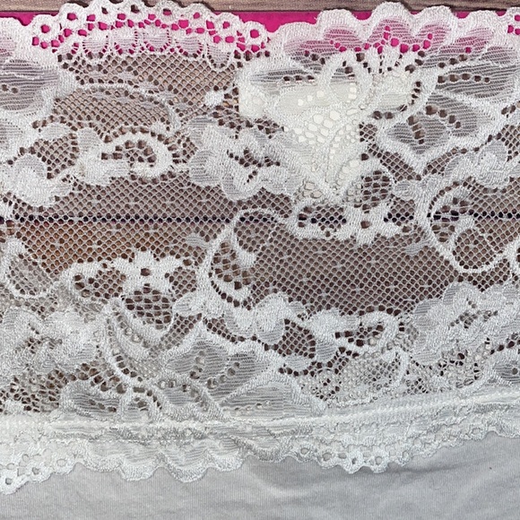 🎈Sale🎈H & M Lace Detailed Top Size XL - Picture 3 of 5